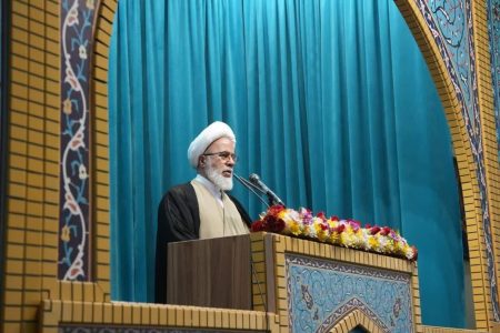 انتقاد امام جمعه کرمانشاه از دریافت زیرمیزی توسط برخی پزشکان